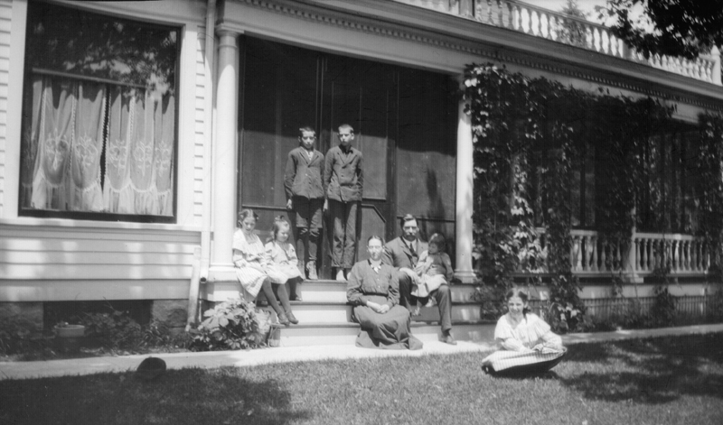 1903g_poss_james_a_gold_family_at_home_c1903-1904