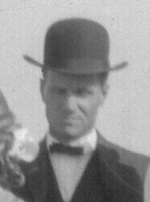 1904i6_poss_gold_brother_c1904