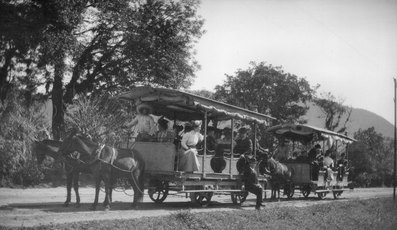 1908b1_unk_persons_sightseeing_trolley_Especial_c1907-8