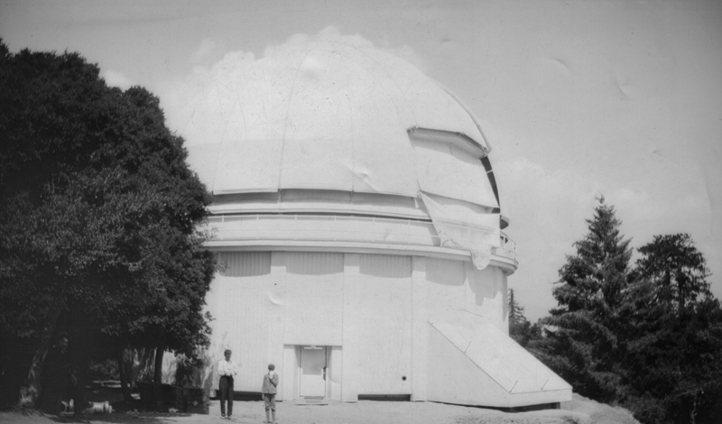 1909b_unk_man_and_don_mt_wilson_observatory_c1909