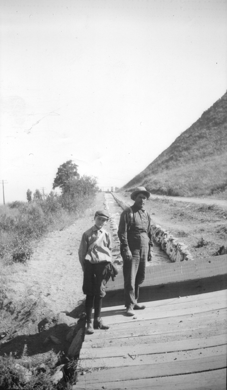 1912g2_don_and_unk_man_hike_c1912