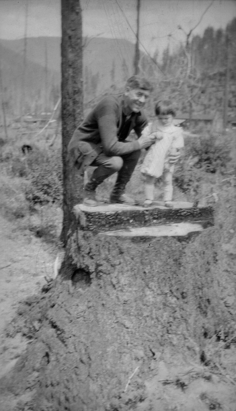 1923a_will_and_poss_florence_on_stump_poss_OR_c1923