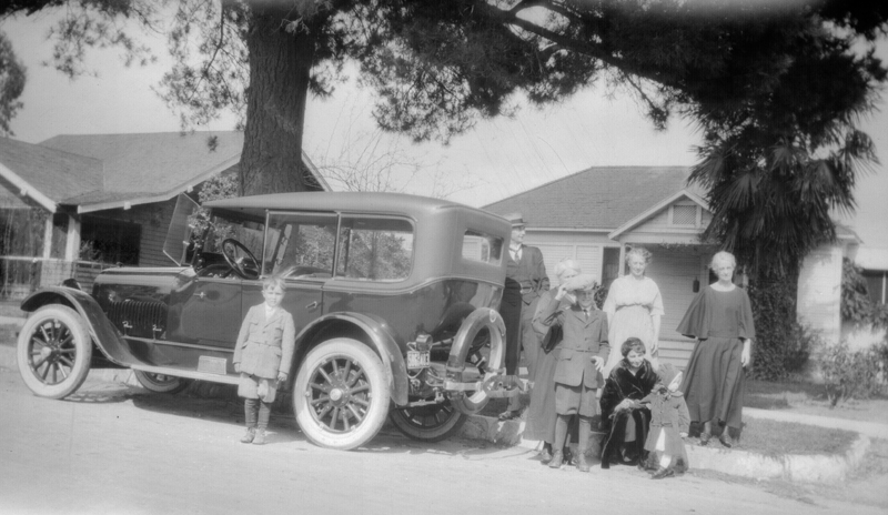 1923c4_stan_lind_edith_others_car_lic_586-483cal23_1923