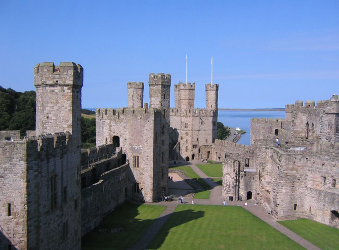 Caernarfon_castle_interior