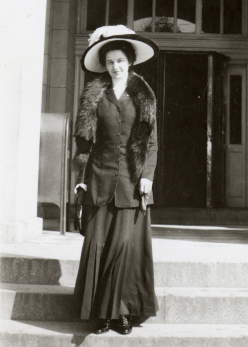 edith_poapst_wallace_march_1911_leg