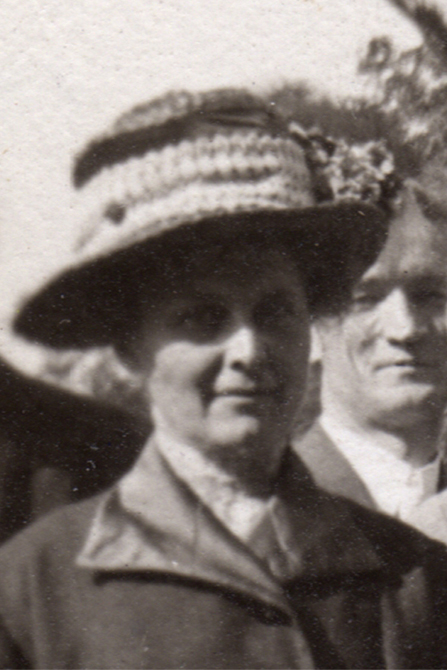 eleanor_dill_wallace_c1913_leg
