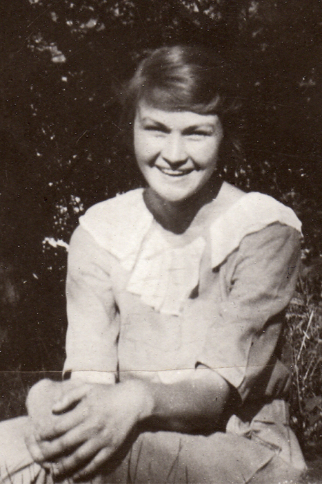 bertha_lindquist_wallace_1920_leg
