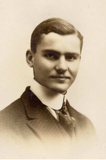 donald_c_wallace_1916_leg
