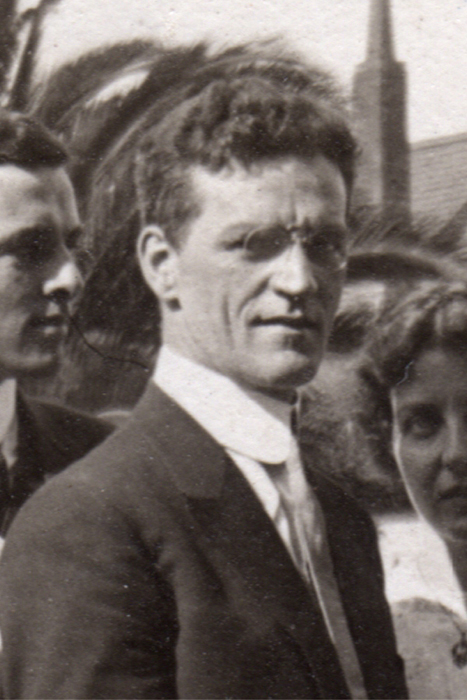 ernest_wallace_c1913_leg