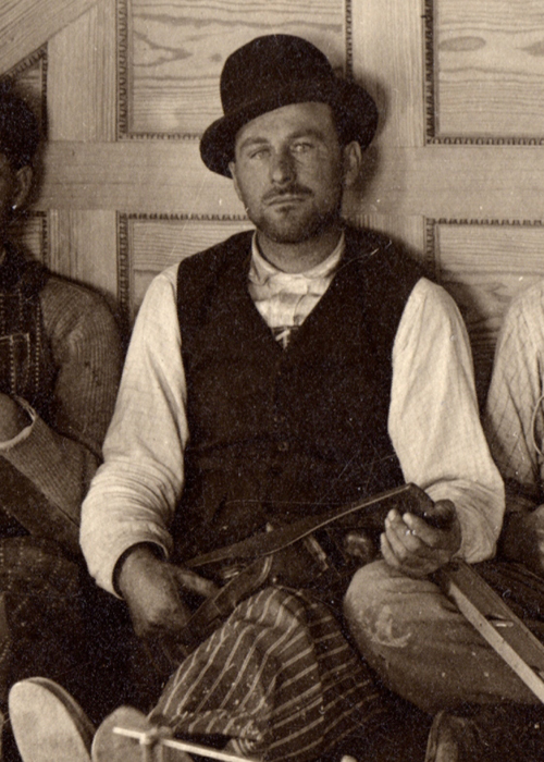 jack_johnson_c1910-11_leg